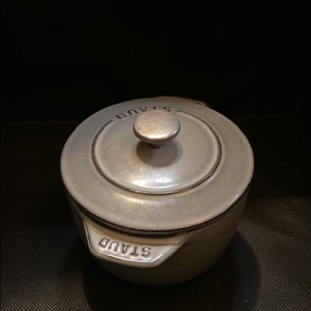 Staub Petite Round Cast Iron Oven, 1.5 Qt.